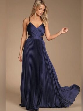 Lulu's Navy Spaghetti-Strap Pleated Maxi Dress